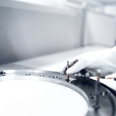 metallbearbeitung bei GTR Giesserei deutschland kontrolliert Qualität Gussbauteile Ring und Schrauben